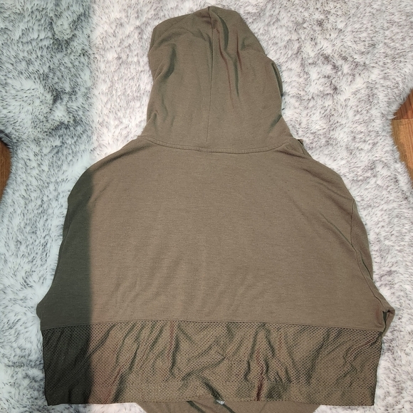 La Senza Green Long Sleeve Hooded Crop Top - Picture 3 of 16